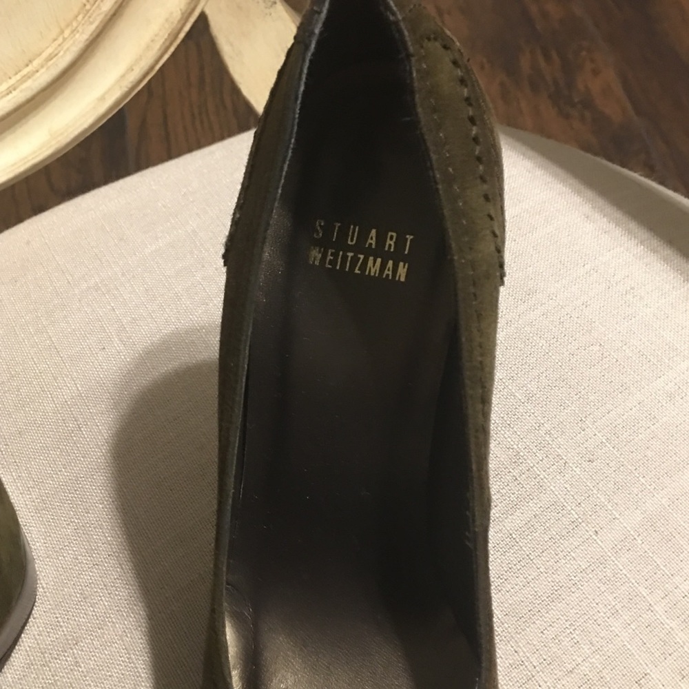 Hunter green suede shoes with wooden heels